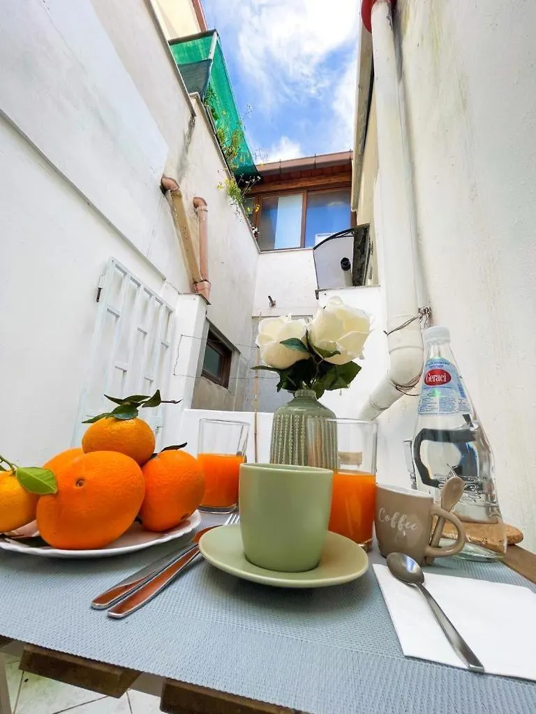 Апартаменты Charming House In The Historic Center Of Палермо Италия